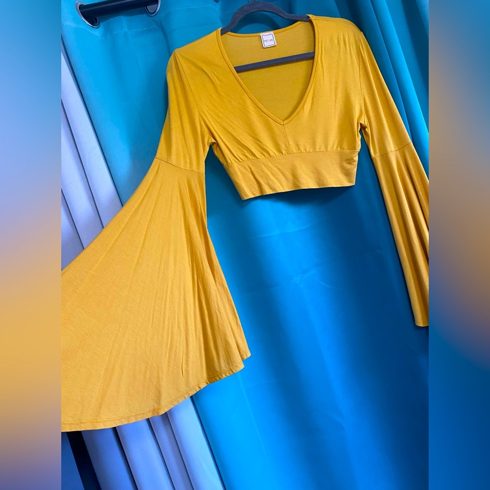 Bell Sleeves Crop Top. Mustard Color. Size Small. HERSHE brand.